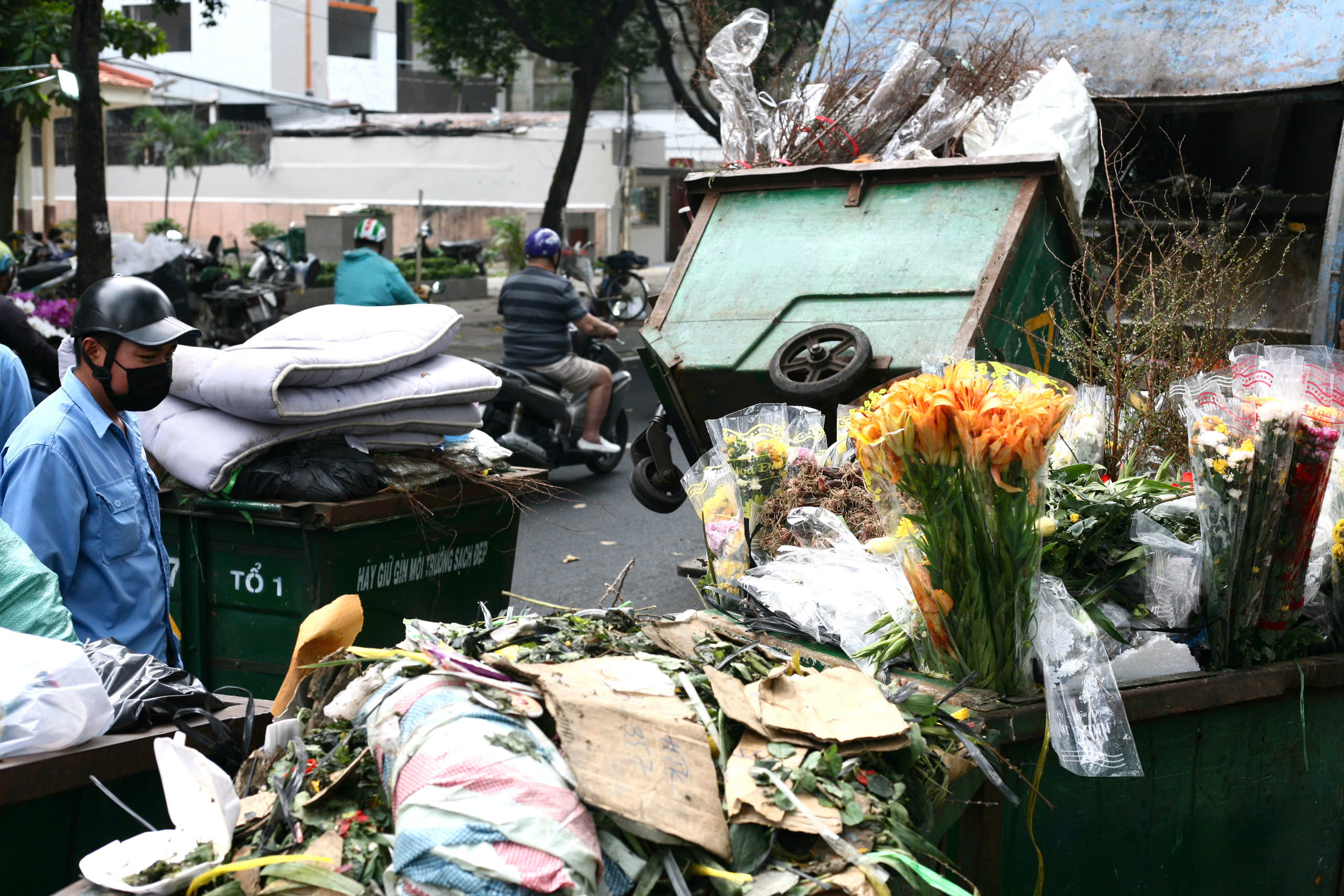 - Ảnh 1. Có hay không quy định thu "tiền rác tháng 13" tại TP HCM - Ảnh 1.