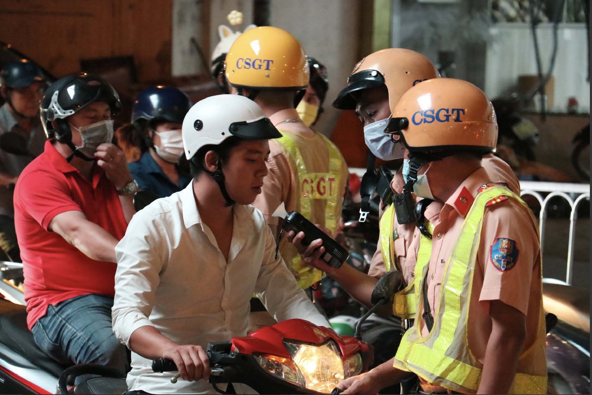 CSGT toàn quốc kiểm tra nồng độ cồn từ 10 giờ sáng mùng 1 Tết Bính Ngọ 2026 - Ảnh 1.