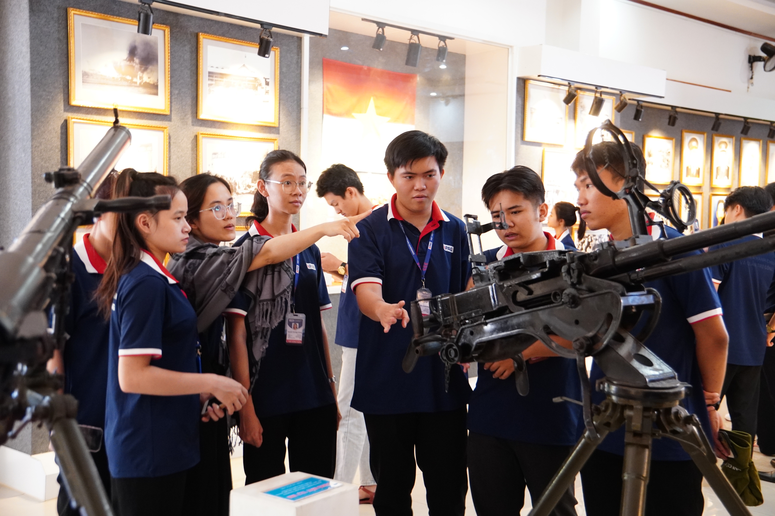 Ấm áp chương trình "Xuân Biên phòng - Ấm lòng Dân bản" của sinh viên TPHCM - Ảnh 6.