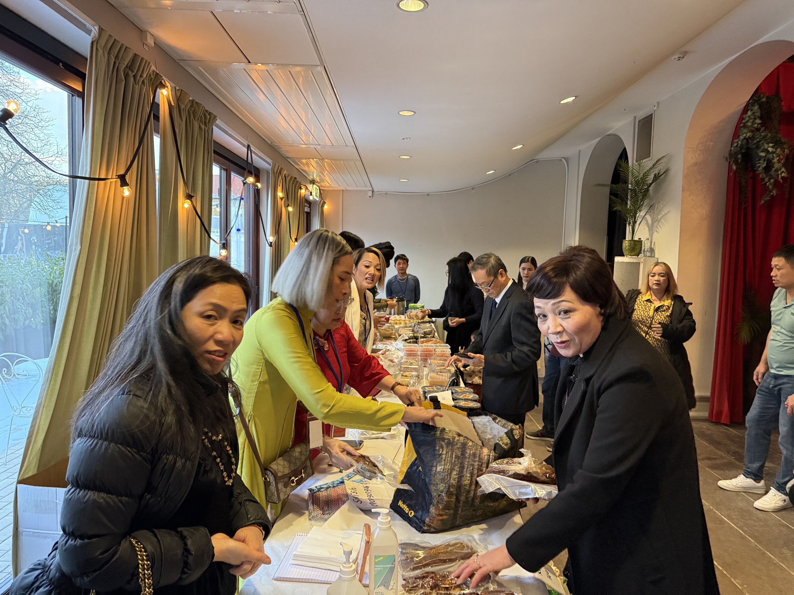 Lần đầu ti&ecirc;n tổ chức Xu&acirc;n Qu&ecirc; Hương tại Malm&ouml;, Thụy Điển - Ảnh 10.