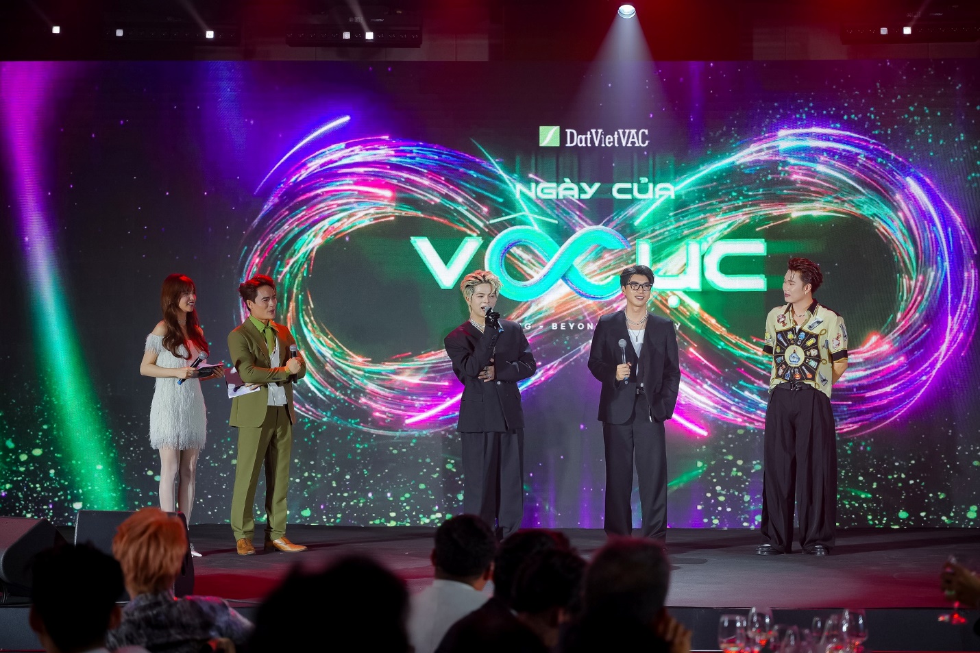 Year End Party nhà DatVietVAC – Đêm hội quy tụ và gắn kết những giá trị độc nhất - Ảnh 2.