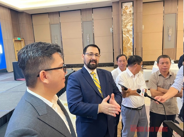 Rice Trader CEO honors Vietnam’s ST25 rice innovator