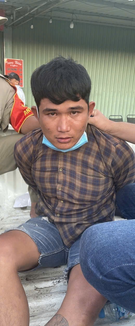 Vụ &aacute;n cướp giật t&agrave;i sản ở T&acirc;y Ninh: Hai bị c&aacute;o l&atilde;nh 9 năm t&ugrave; giam - Ảnh 1.