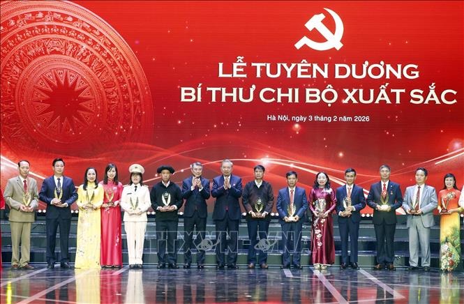 Tổng B&iacute; thư T&ocirc; L&acirc;m dự Lễ tuy&ecirc;n dương B&iacute; thư chi bộ xuất sắc v&agrave; trao giải B&uacute;a liềm v&agrave;ng - Ảnh 5.