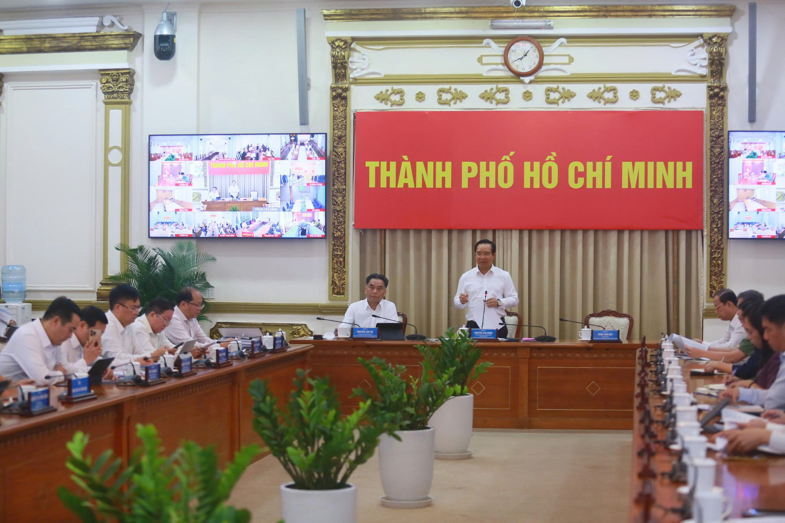 Chủ tịch UBND TPHCM chủ trì hội nghị bàn về 2 vấn đề quan trọng - Ảnh 1.