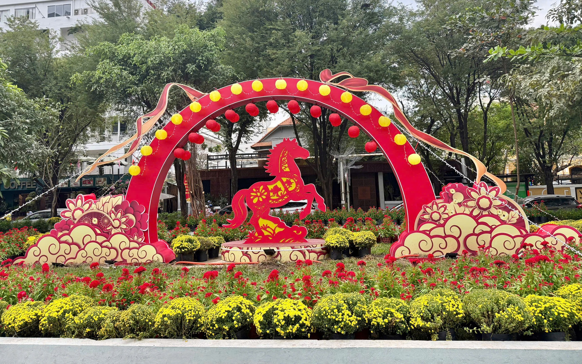 Sở X&acirc;y dựng TPHCM: Tr&aacute;nh để đất &ldquo;v&agrave;ng&rdquo; xuống cấp - Ảnh 2.