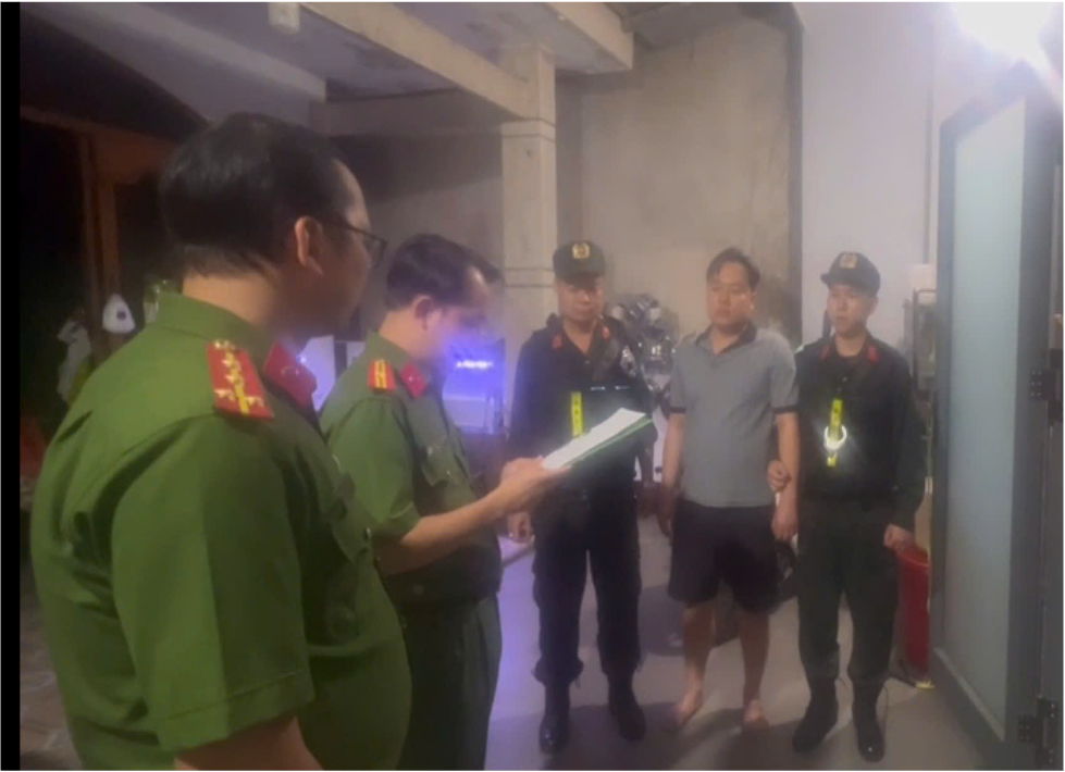 Nhóm đối tượng cho vay lãi suất cao 1095 % / năm bị bắt giữ tại Đồng Nai - Ảnh 3.