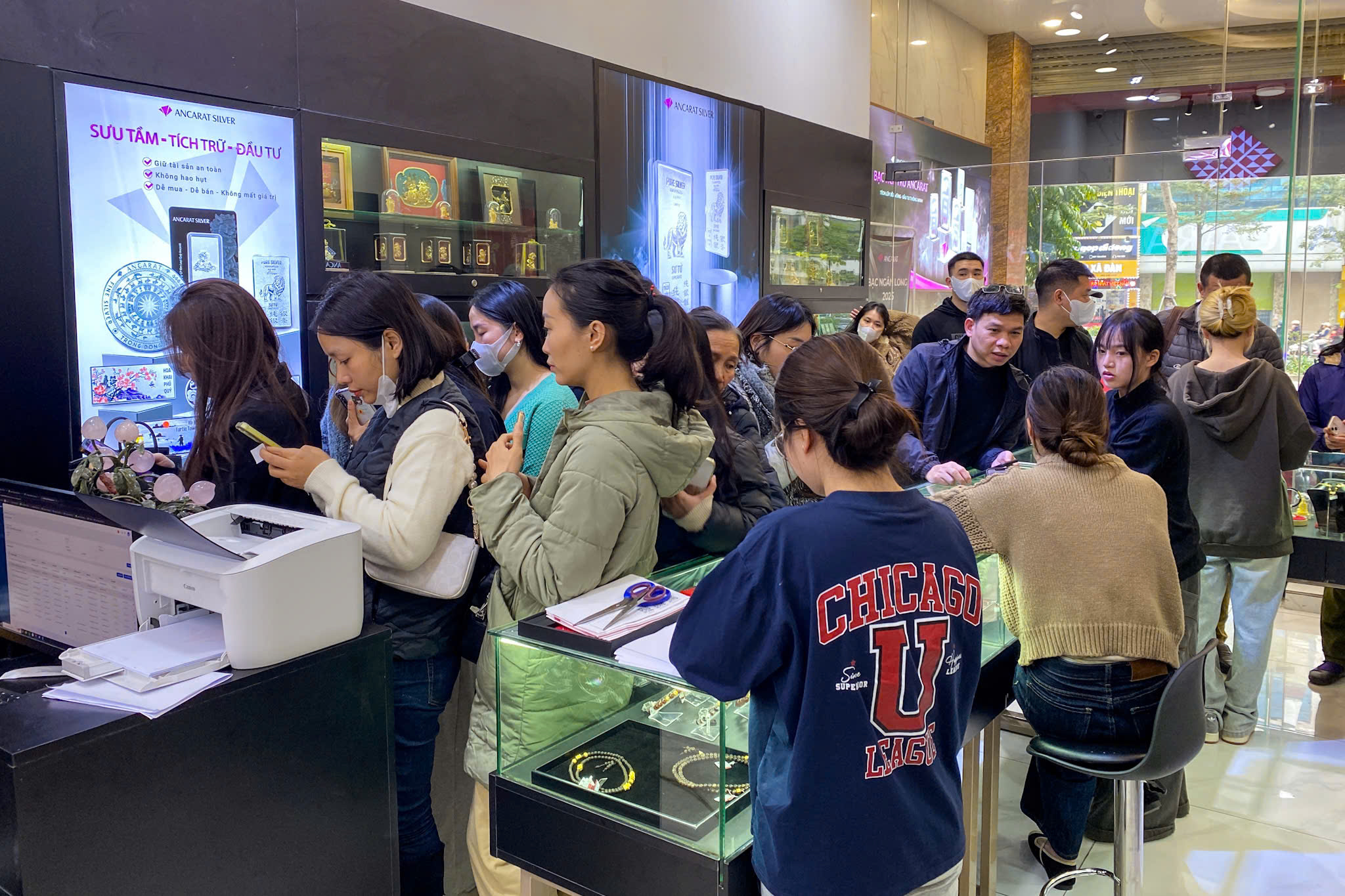 C&uacute; sập lịch sử của gi&aacute; bạc do đ&acirc;u? - Ảnh 3.