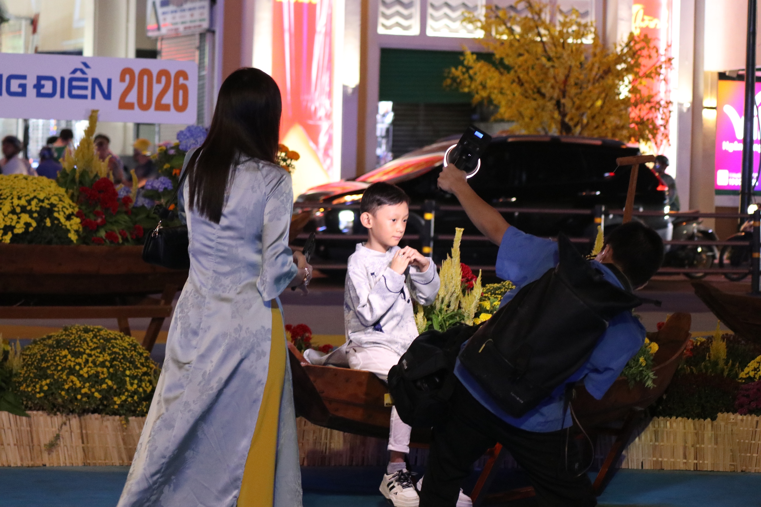 Nhiều c&ocirc;ng tr&igrave;nh chỉnh trang đ&ocirc; thị bắt đầu mở cửa, TPHCM tr&agrave;n ngập sắc xu&acirc;n - Ảnh 25.