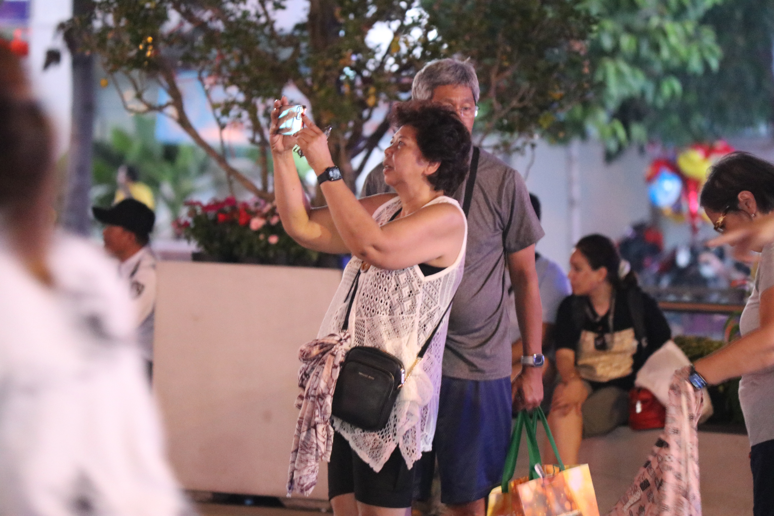 Nhiều c&ocirc;ng tr&igrave;nh chỉnh trang đ&ocirc; thị bắt đầu mở cửa, TPHCM tr&agrave;n ngập sắc xu&acirc;n - Ảnh 17.