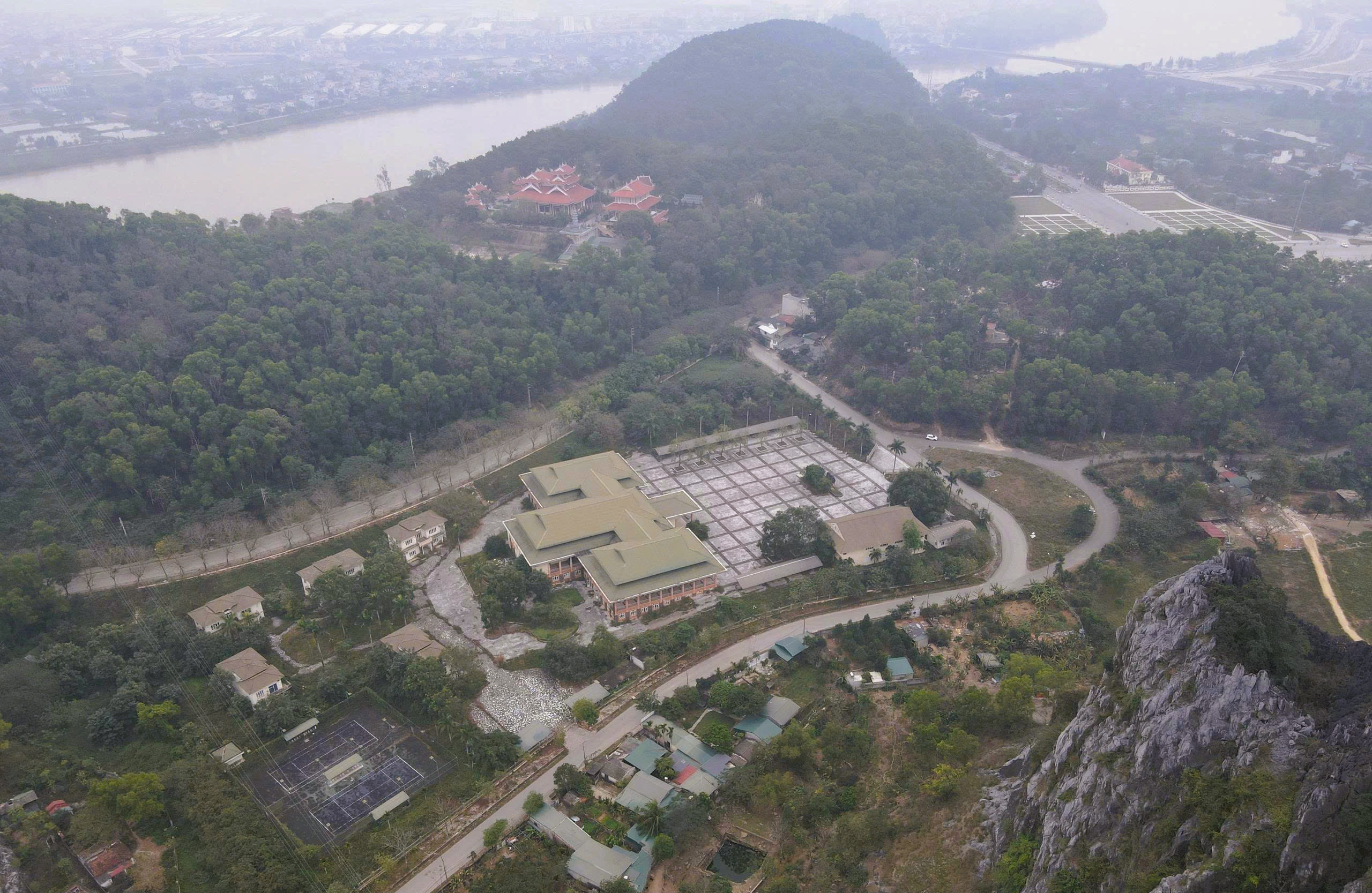 Trung t&acirc;m hội nghị 160 tỉ đồng ở Thanh H&oacute;a bị ph&aacute; tan hoang để trộm t&agrave;i sản - Ảnh 2.