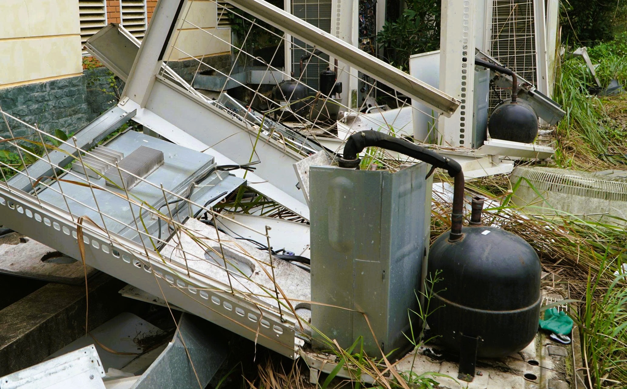 Trung t&acirc;m hội nghị 160 tỉ đồng ở Thanh H&oacute;a bị ph&aacute; tan hoang để trộm t&agrave;i sản - Ảnh 8.