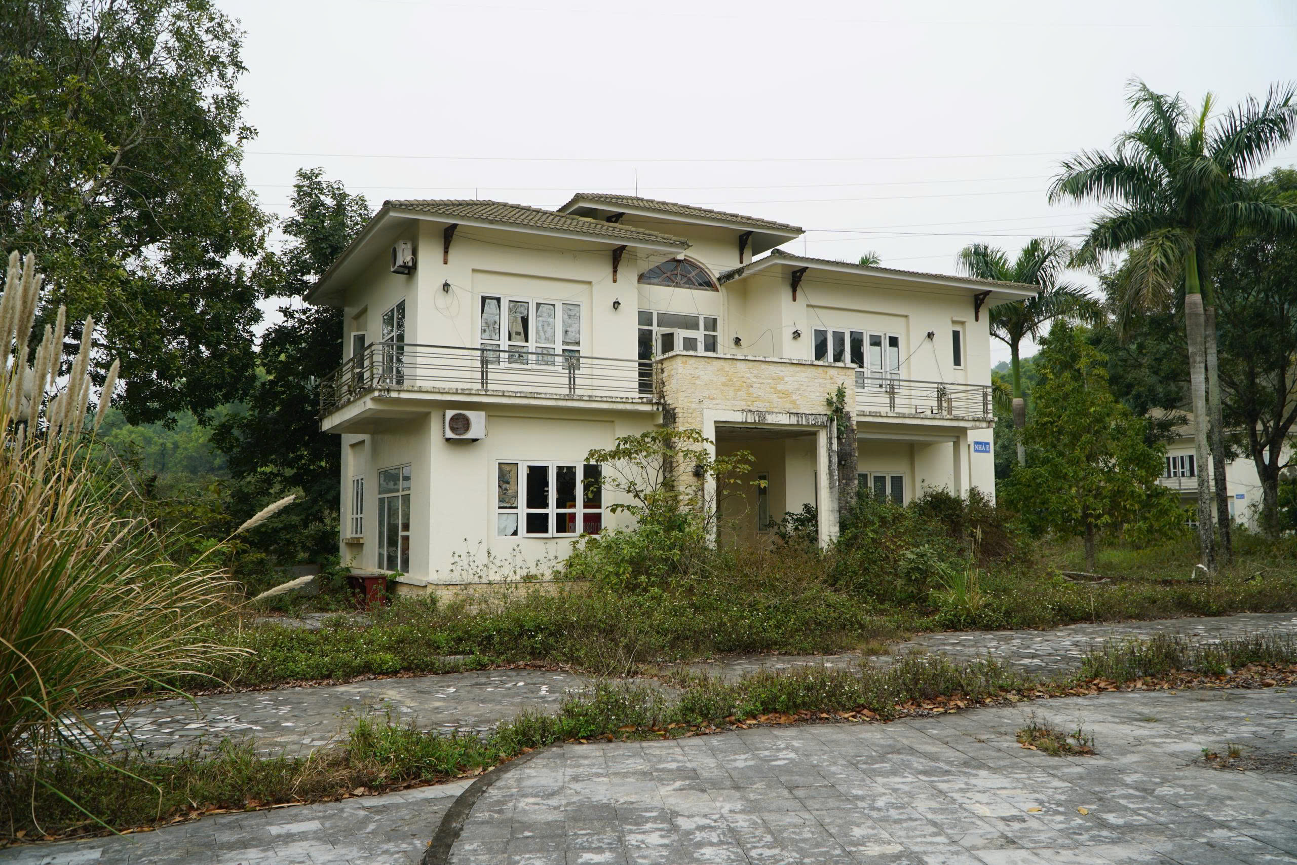 Trung t&acirc;m hội nghị 160 tỉ đồng ở Thanh H&oacute;a bị ph&aacute; tan hoang để trộm t&agrave;i sản - Ảnh 12.