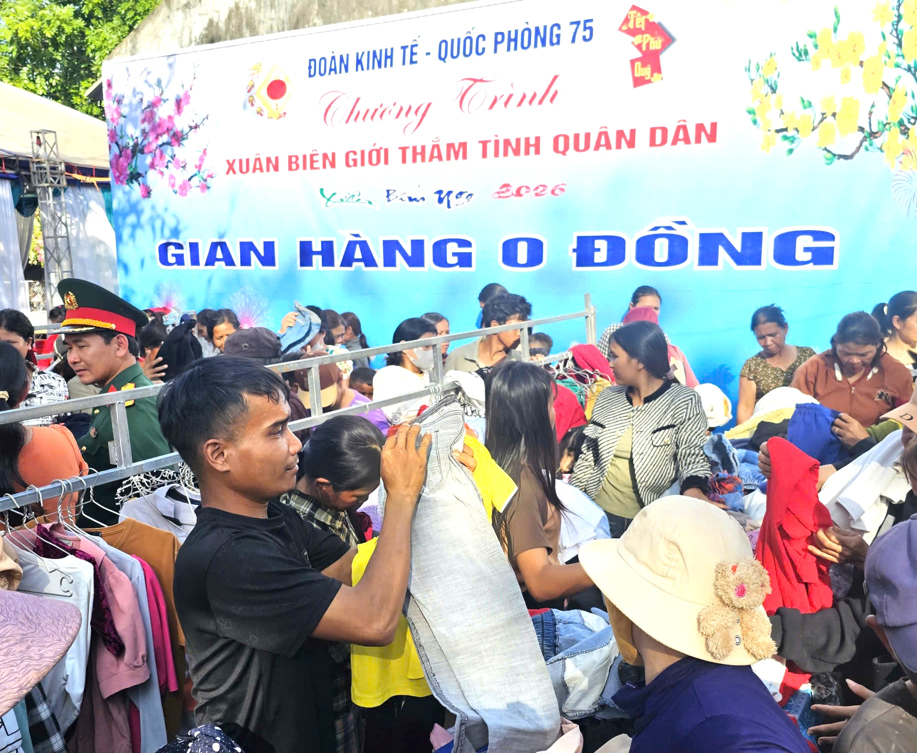 Xuân biên giới Ia O 2026: Mang Tết ấm áp đến đồng bào vùng biên - Ảnh 3.