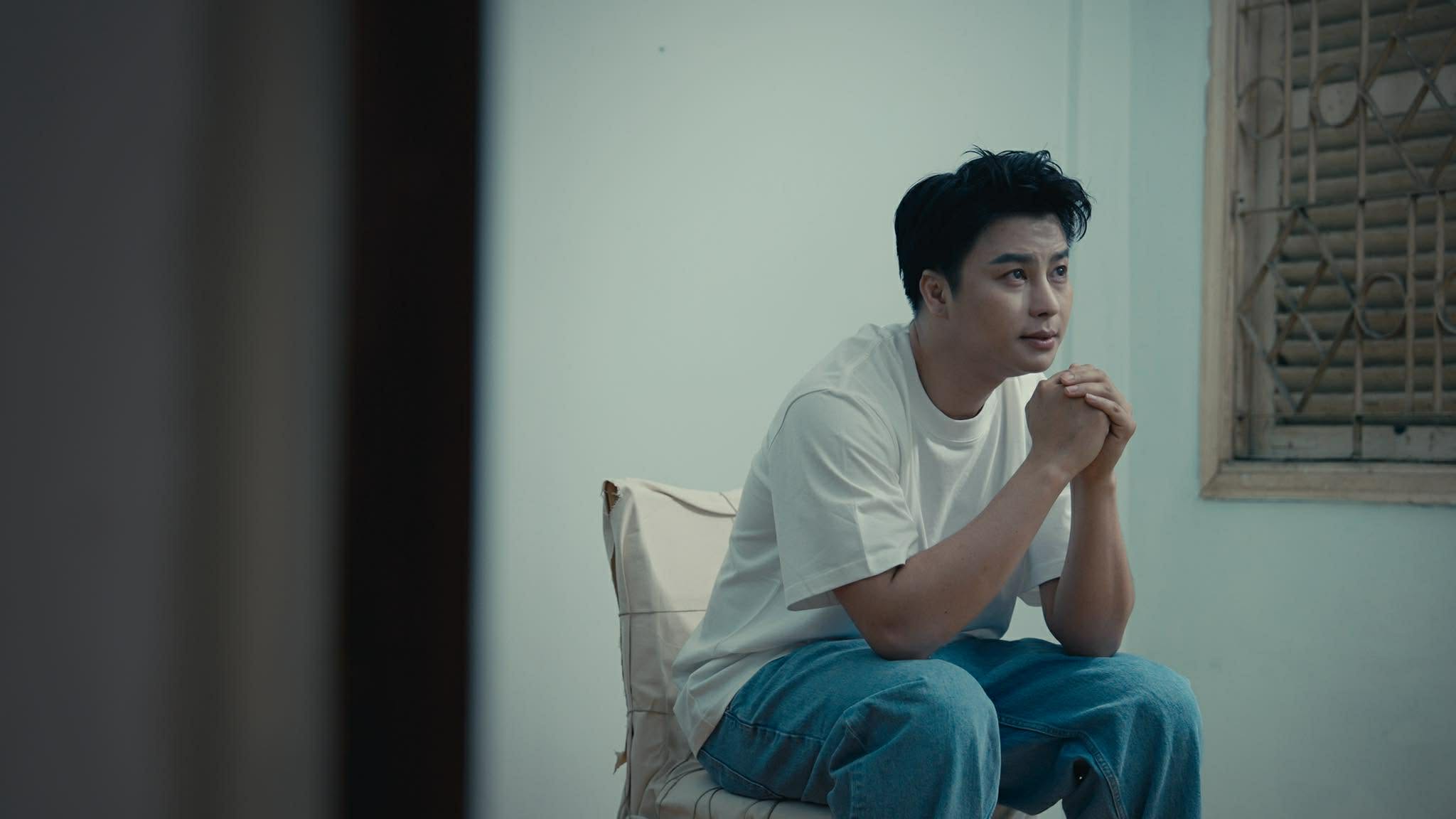 NSƯT Võ Minh Lâm thử nghiệm nhạc trẻ với MV "Tết đã từng" - Ảnh 2.