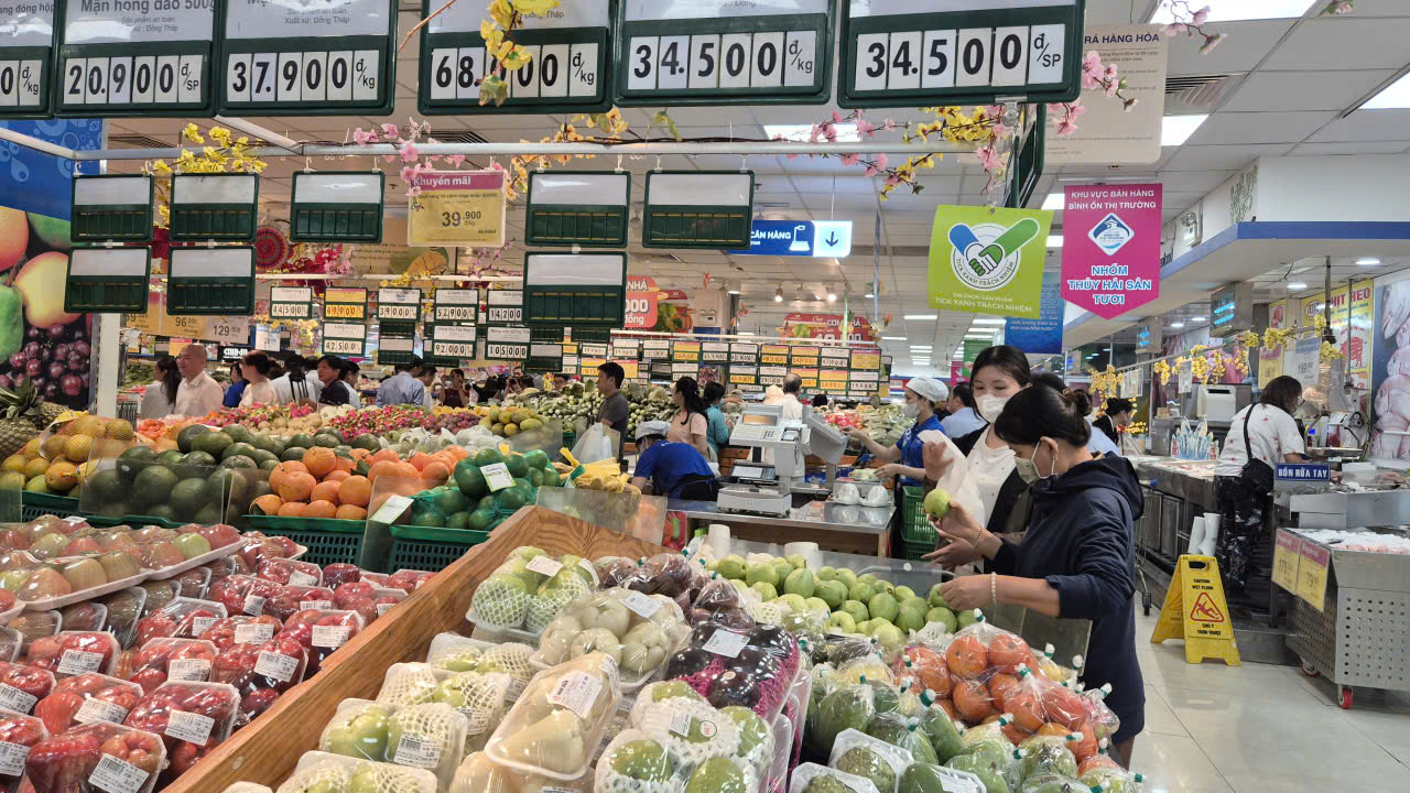 Yên tâm mua sắm hàng hóa Tết 2026 tại TP HCM với giá cả hợp lý và chất lượng tốt - Ảnh 2.
