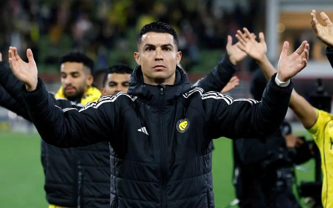 Th&aacute;ng 2 nghẹt thở, Arsenal &ldquo;trả gi&aacute;&rdquo; cho Wembley - Ảnh 2.