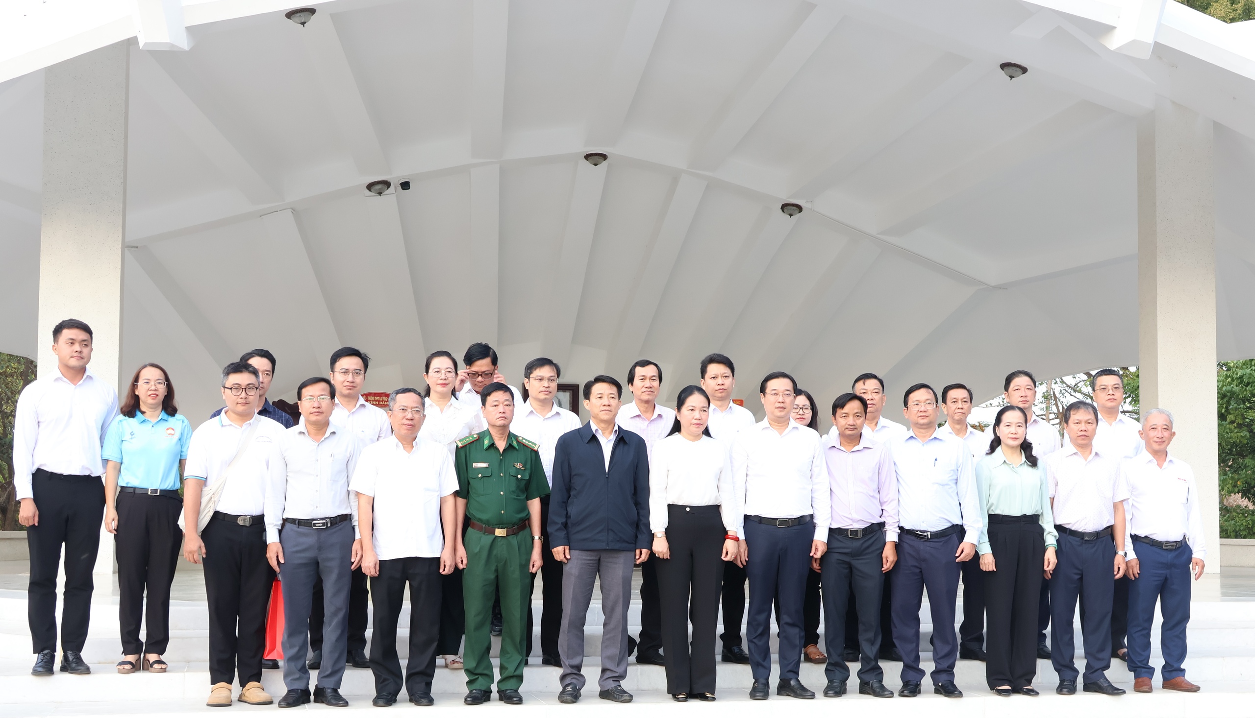 Ph&oacute; B&iacute; thư Thường trực Th&agrave;nh ủy TPHCM L&ecirc; Quốc Phong thăm, tặng qu&agrave; tại Đồng Th&aacute;p - Ảnh 12.