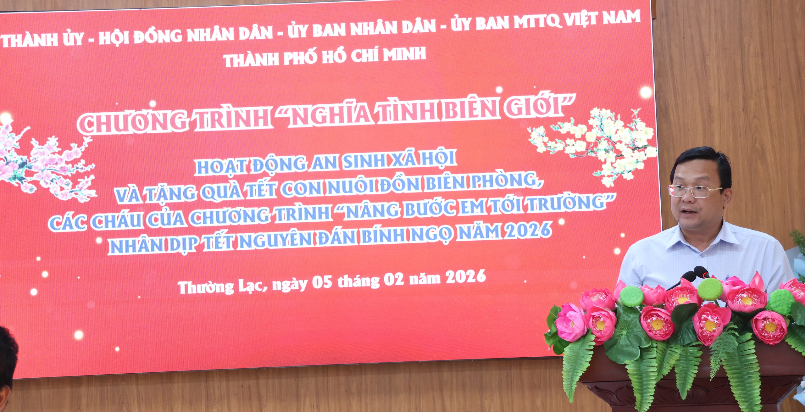 Ph&oacute; B&iacute; thư Thường trực Th&agrave;nh ủy TPHCM L&ecirc; Quốc Phong thăm, tặng qu&agrave; tại Đồng Th&aacute;p - Ảnh 1.