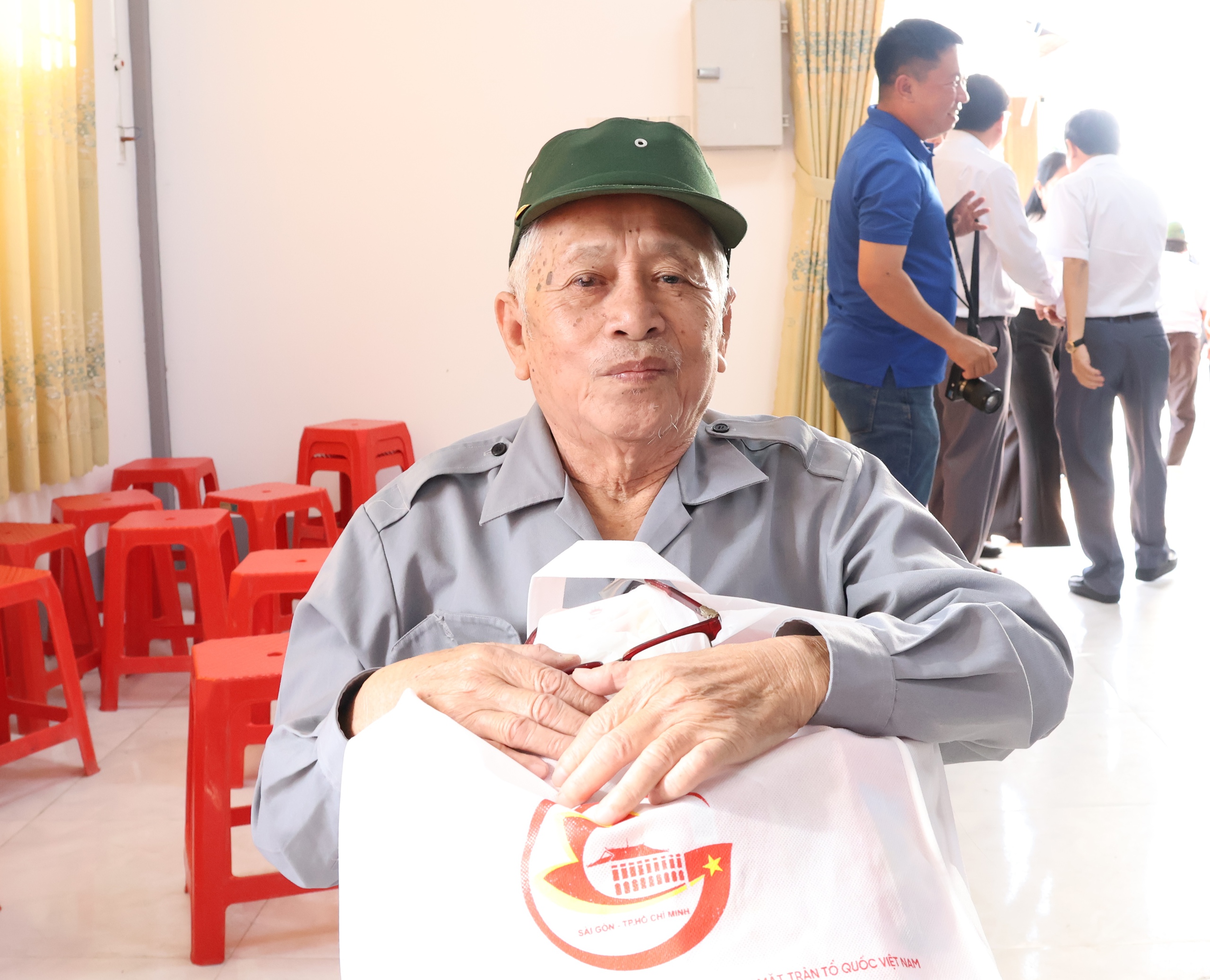 Ph&oacute; B&iacute; thư Thường trực Th&agrave;nh ủy TPHCM L&ecirc; Quốc Phong thăm, tặng qu&agrave; tại Đồng Th&aacute;p - Ảnh 8.