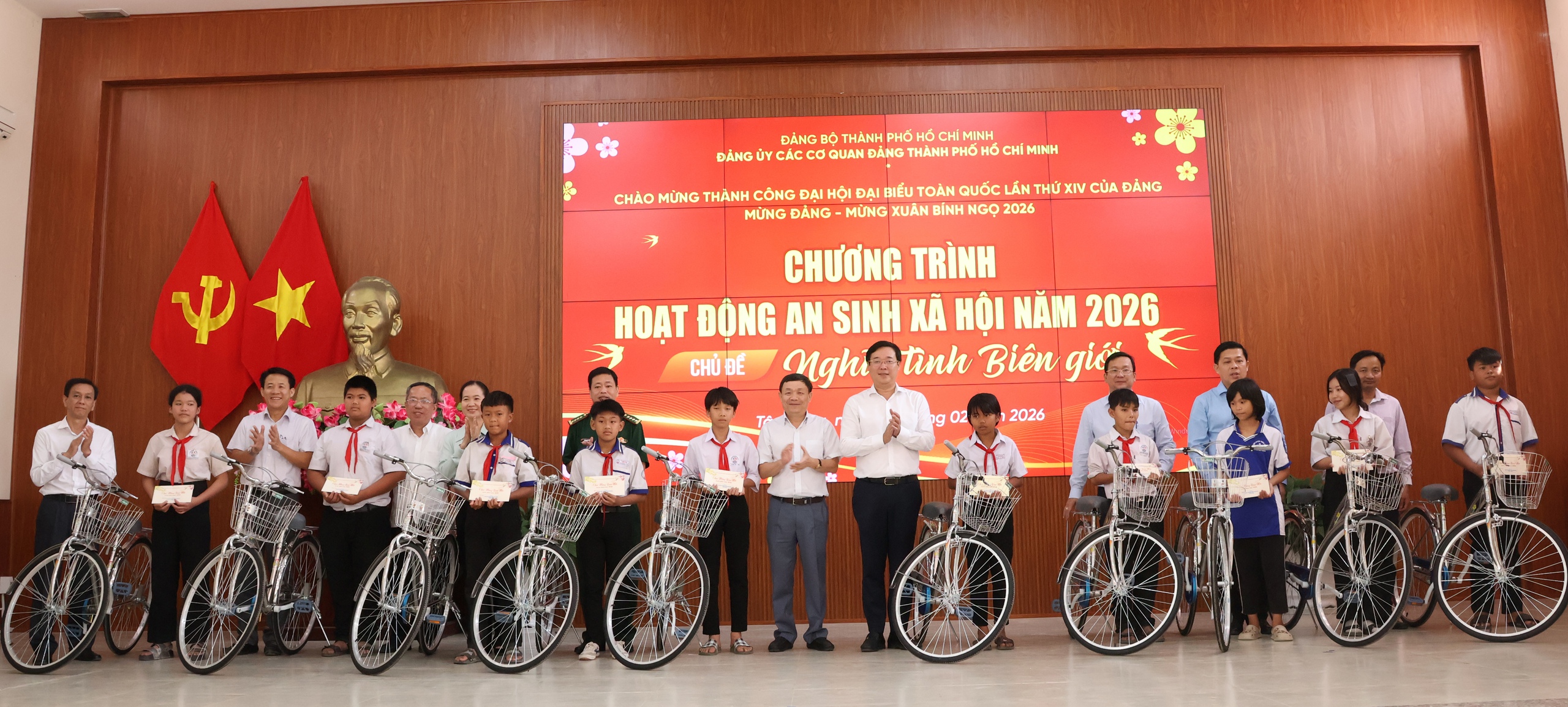 &ldquo;Nghĩa t&igrave;nh bi&ecirc;n giới&rdquo;: TPHCM mang m&ugrave;a Xu&acirc;n ấm &aacute;p đến x&atilde; T&acirc;n Hồng, Đồng Th&aacute;p - Ảnh 2.