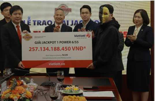 Doanh nh&acirc;n TPHCM tr&uacute;ng Vietlott 257 tỉ đồng v&agrave; những kế hoạch &yacute; nghĩa - Ảnh 1.