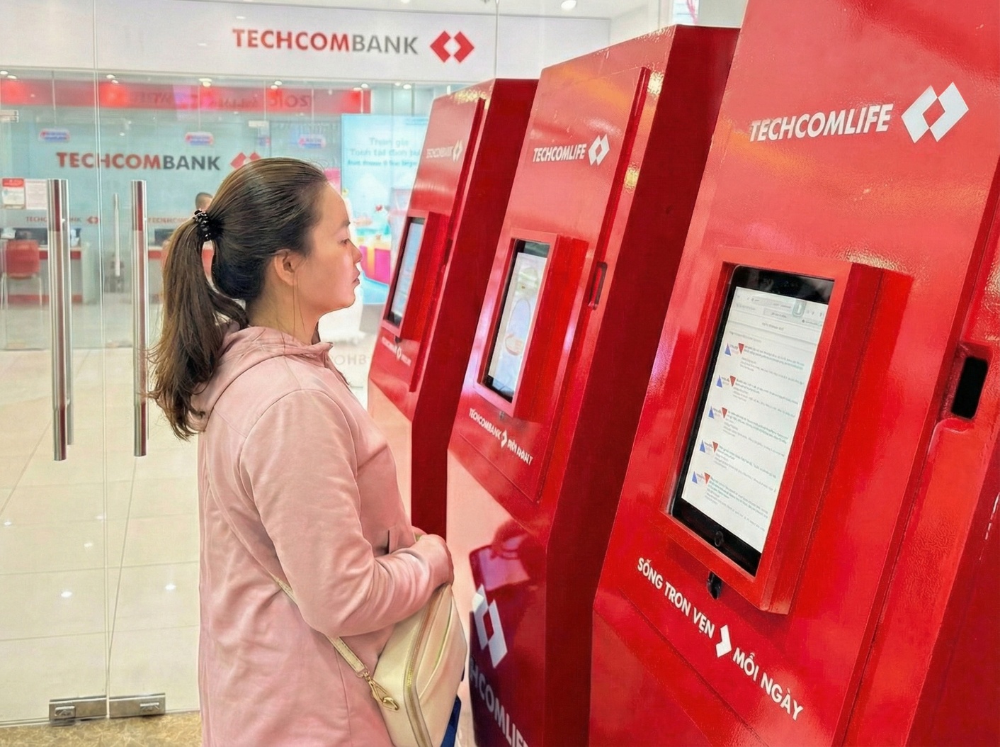 Techcom Life tiên phong ứng dụng công nghệ nâng tầm trải nghiệm khách hàng bảo hiểm - Ảnh 1.