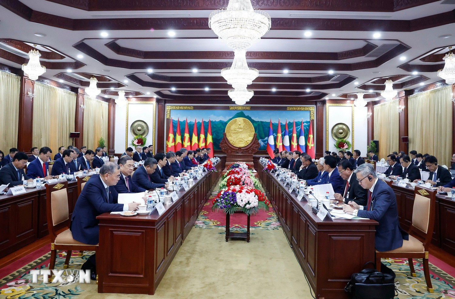 Tổng B&iacute; thư T&ocirc; L&acirc;m hội đ&agrave;m với Tổng B&iacute; thư, Chủ tịch nước L&agrave;o Thongloun Sisoulith - Ảnh 2.