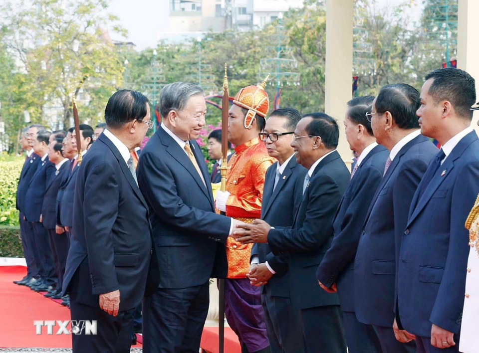 Lễ đ&oacute;n trọng thể Tổng B&iacute; thư T&ocirc; L&acirc;m thăm cấp Nh&agrave; nước tới Vương quốc Campuchia - Ảnh 7.