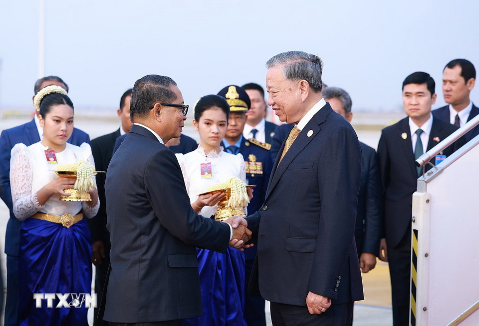 Tổng B&iacute; thư T&ocirc; L&acirc;m bắt đầu chuyến thăm cấp Nh&agrave; nước tới Vương quốc Campuchia - Ảnh 2.