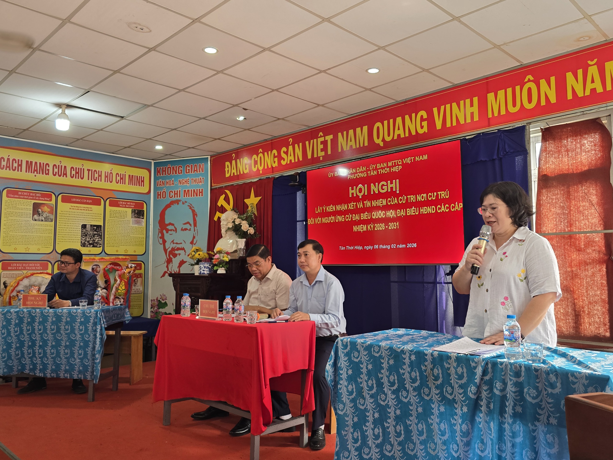 Lấy ý kiến cử tri với Phó bí thư Thành ủy TPHCM Văn Thị Bạch Tuyết  - Ảnh 1.