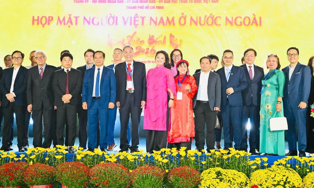 Những khoảnh khắc đặc biệt Họp mặt người Việt Nam ở nước ngoài Mừng Xuân Bính Ngọ 2026 - Ảnh 1.