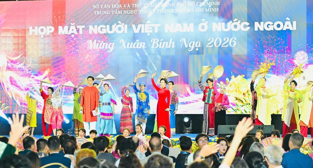 Những khoảnh khắc đặc biệt Họp mặt người Việt Nam ở nước ngoài Mừng Xuân Bính Ngọ 2026 - Ảnh 4.