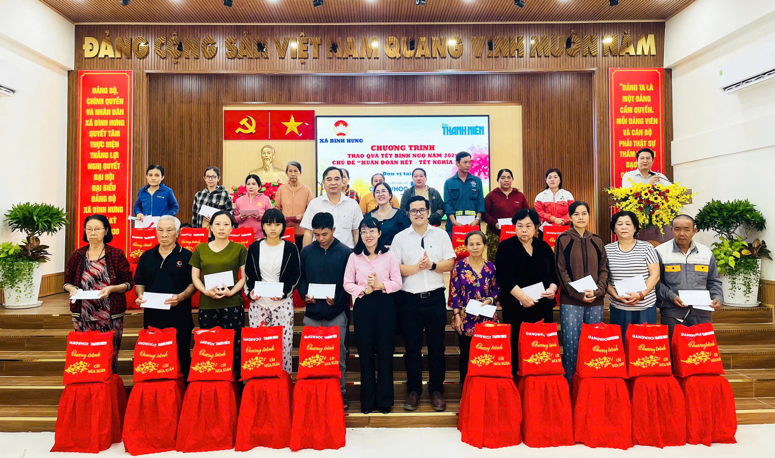 Xã Bình Hưng, TP HCM: Hơn 5.000 suất quà chăm lo an sinh đến với người dân dịp Tết - Ảnh 1.