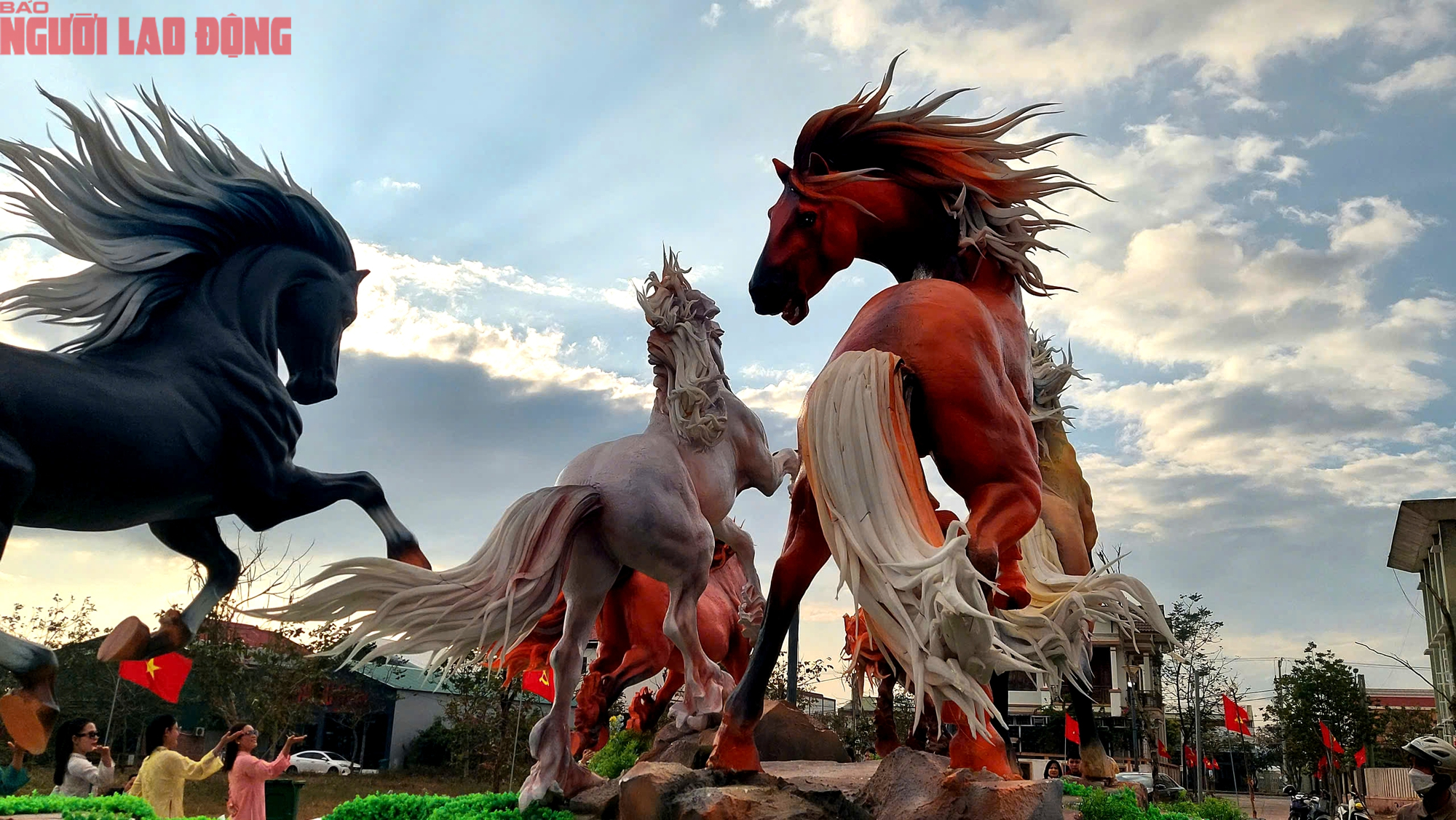 Linh vật ngựa độc đ&aacute;o ở Quảng Trị do nghệ nh&acirc;n Đinh Văn T&acirc;m chế t&aacute;c - Ảnh 13.