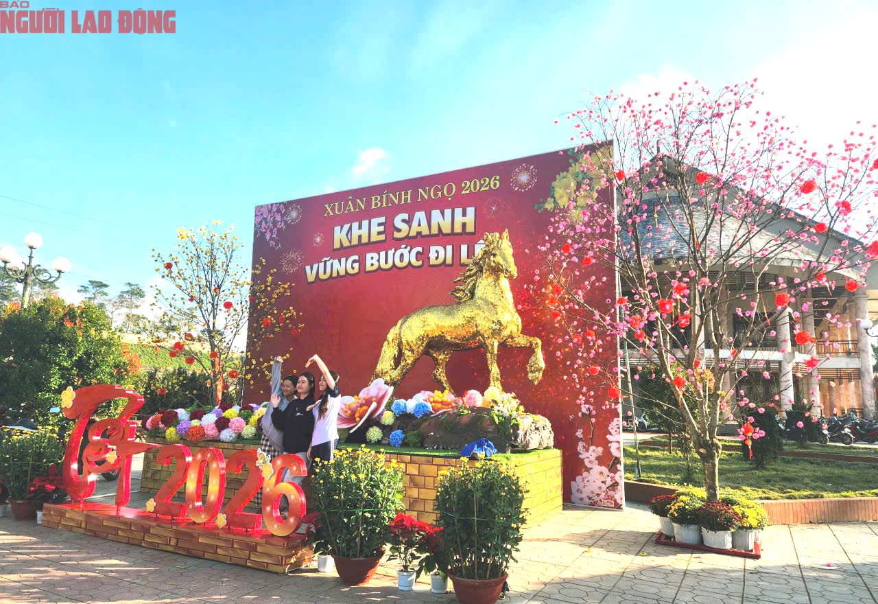 C&ugrave;ng ngắm loạt linh vật ngựa ở Quảng Trị do nghệ nh&acirc;n Đinh Văn T&acirc;m chế t&aacute;c - Ảnh 1.