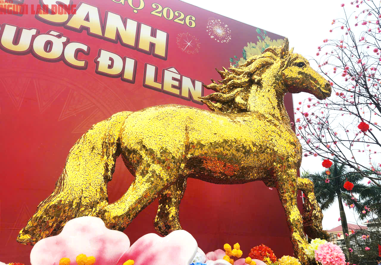 C&ugrave;ng ngắm loạt linh vật ngựa ở Quảng Trị do nghệ nh&acirc;n Đinh Văn T&acirc;m chế t&aacute;c - Ảnh 2.