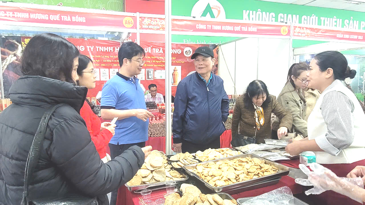 Đặc sản 3 miền Nổi bật Tại hội chợ Tết 2026 ở Hà Nội - Ảnh 3.