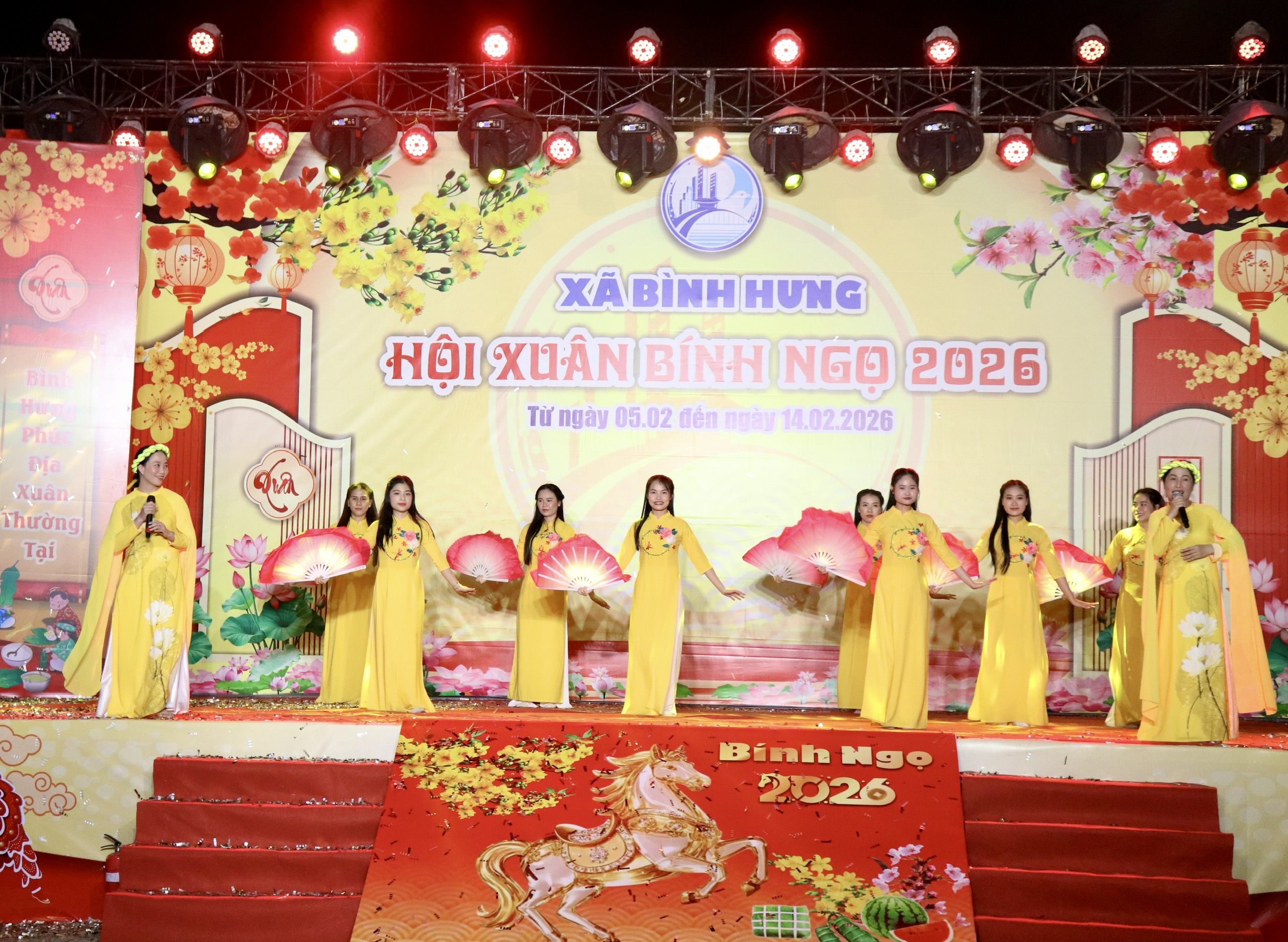 Xã Bình Hưng, TP HCM: Hơn 5.000 suất quà chăm lo an sinh đến với người dân dịp Tết - Ảnh 2.