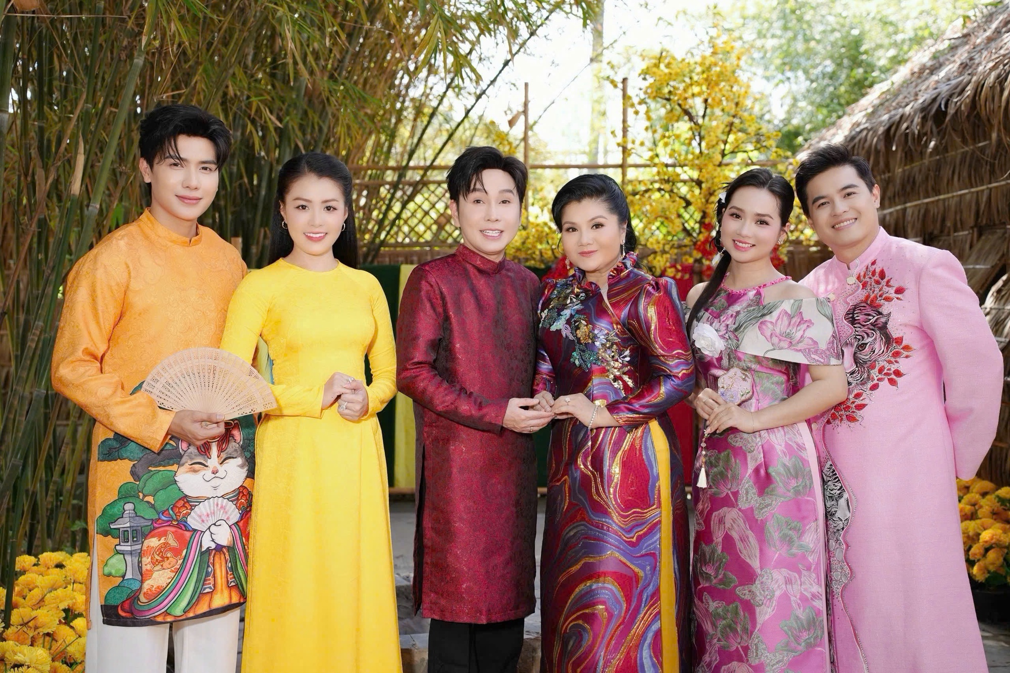 Ca sĩ Phạm Anh Tuấn hội ngộ ba cô đào tài sắc trong MV Xuân - Ảnh 1.