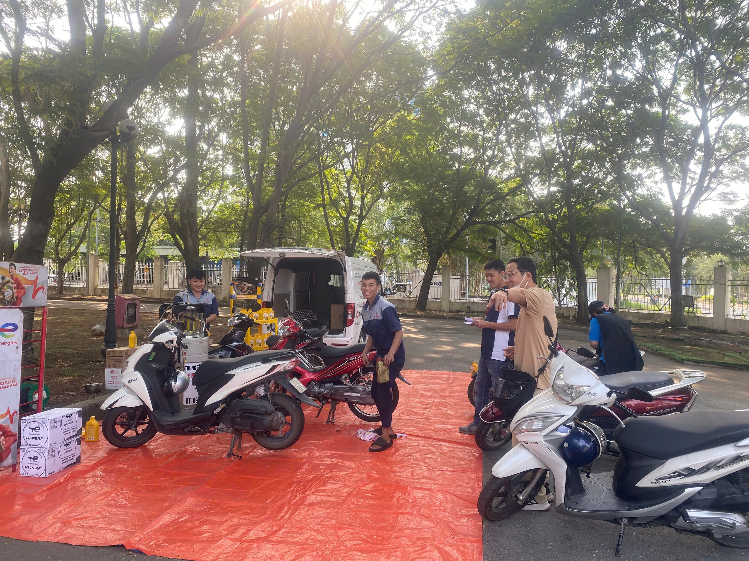 Phi&ecirc;n chợ &ldquo; 0 đồng &rdquo; Tết 2026: Sắm Tết , cắt t&oacute;c , sửa xe miễn ph&iacute; hấp dẫn tại Khu C&ocirc;ng nghệ ca - Ảnh 7.