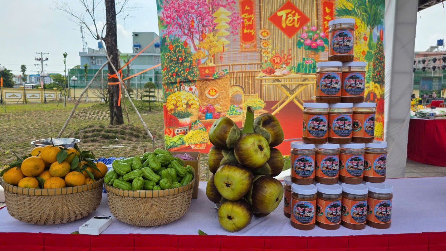 Rộn r&agrave;ng Phi&ecirc;n chợ Xu&acirc;n 2026 do C&ocirc;ng an tỉnh An Giang tổ chức cho cộng đồng - Ảnh 12.