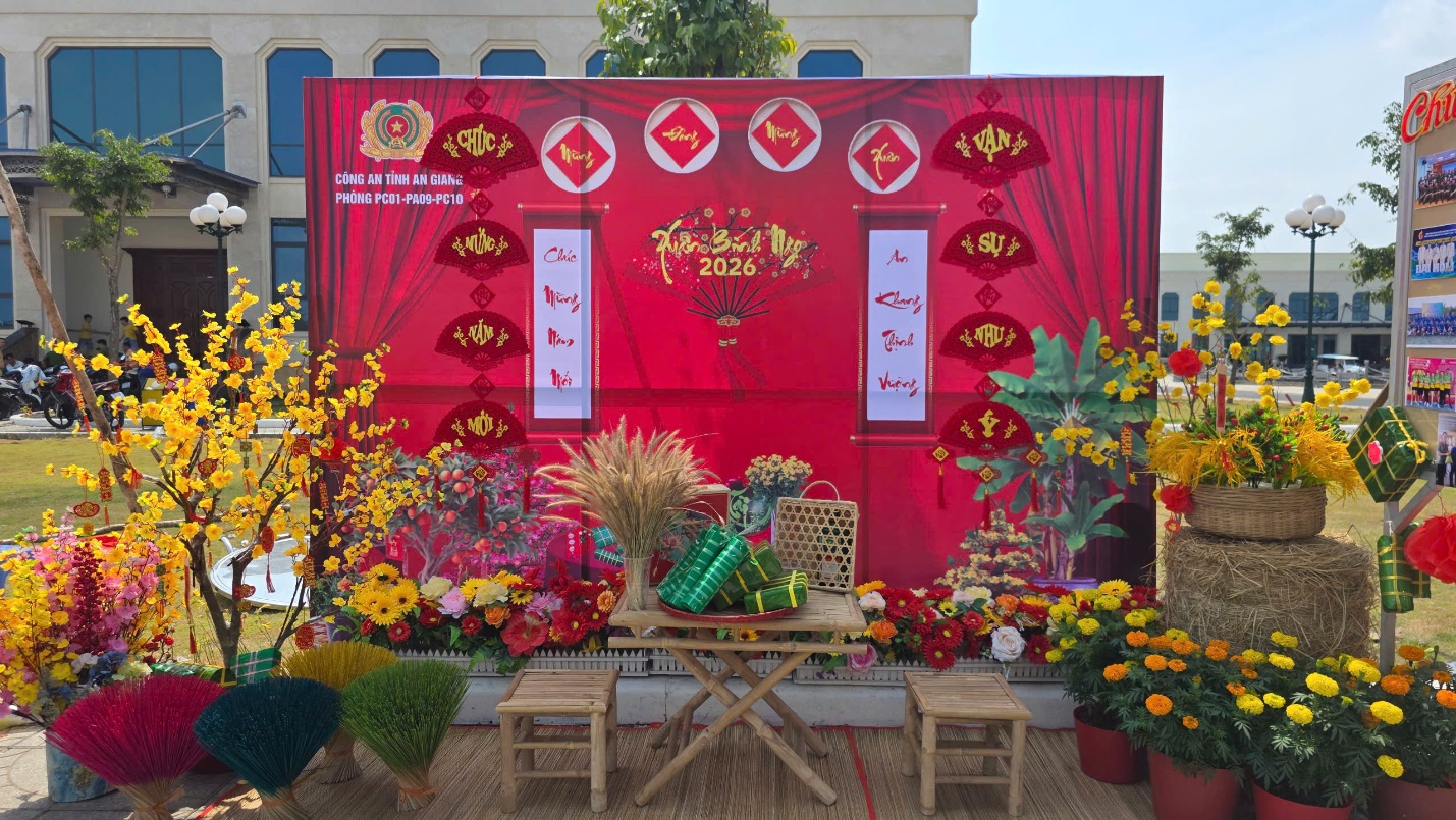 Rộn r&agrave;ng Phi&ecirc;n chợ Xu&acirc;n 2026 do C&ocirc;ng an tỉnh An Giang tổ chức cho cộng đồng - Ảnh 5.