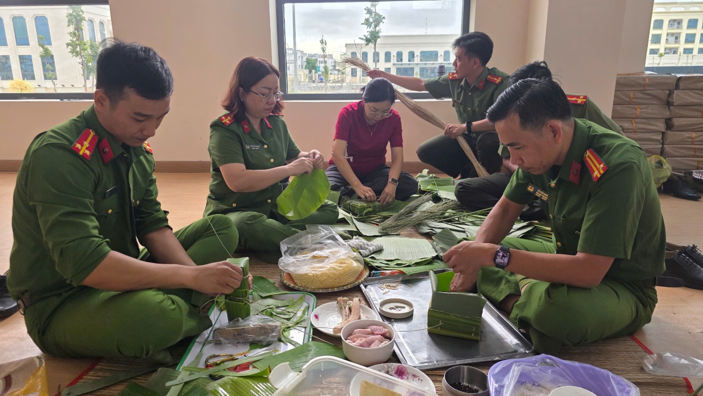 Rộn r&agrave;ng Phi&ecirc;n chợ Xu&acirc;n 2026 do C&ocirc;ng an tỉnh An Giang tổ chức cho cộng đồng - Ảnh 8.