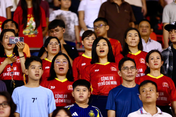 L&agrave;m kh&oacute;&hellip; kh&aacute;n giả! - Ảnh 1.