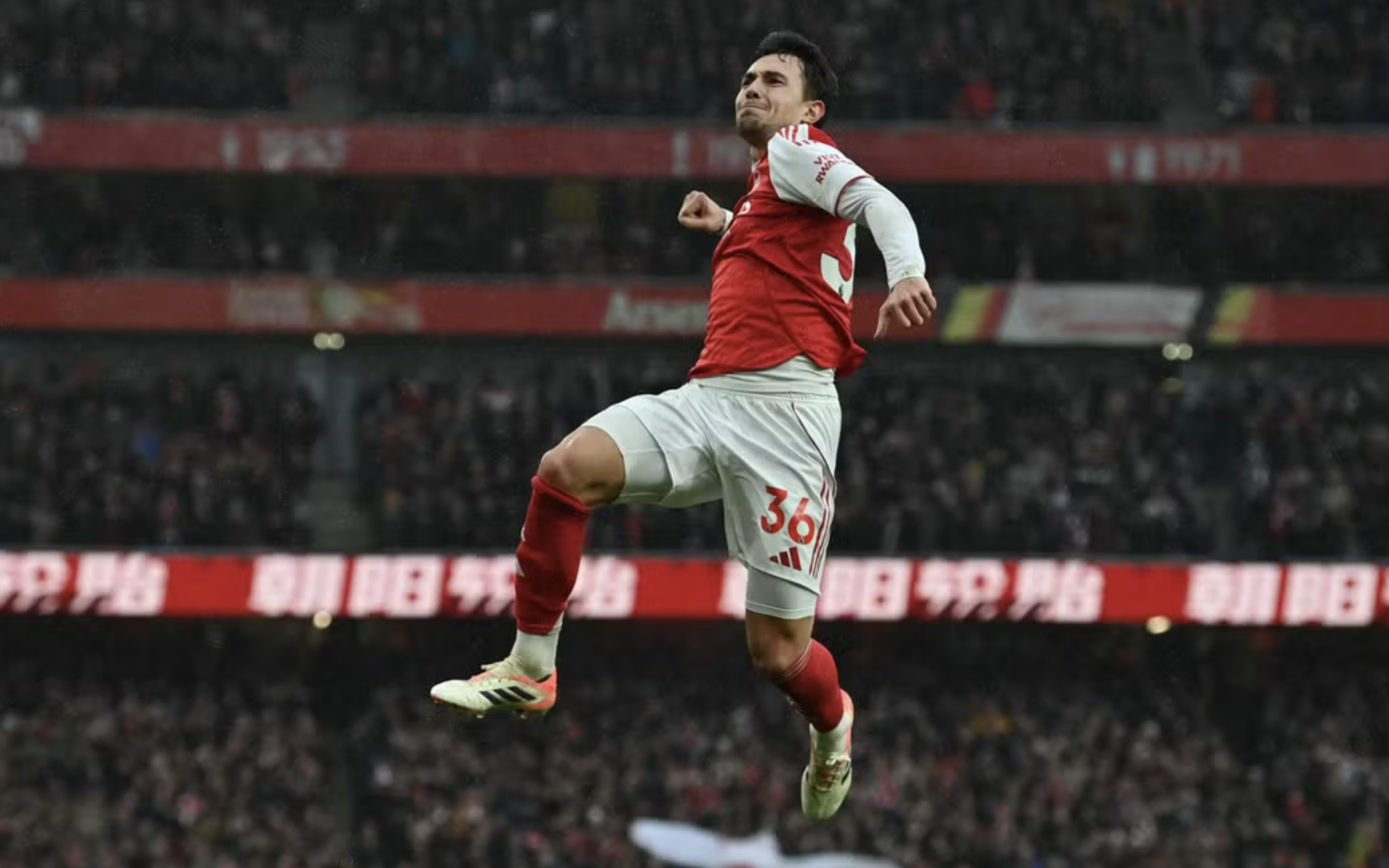 "Vũ kh&iacute; b&iacute; mật" gi&uacute;p Arsenal cửa tr&ecirc;n Man City khi đua v&ocirc; địch - Ảnh 2.