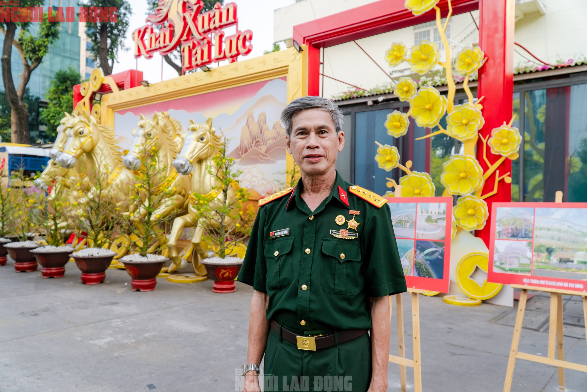 VIDEO: Những điểm "check-in" linh vật ngựa tại trung tâm TPHCM dịp Tết Bính Ngọ - Ảnh 8.