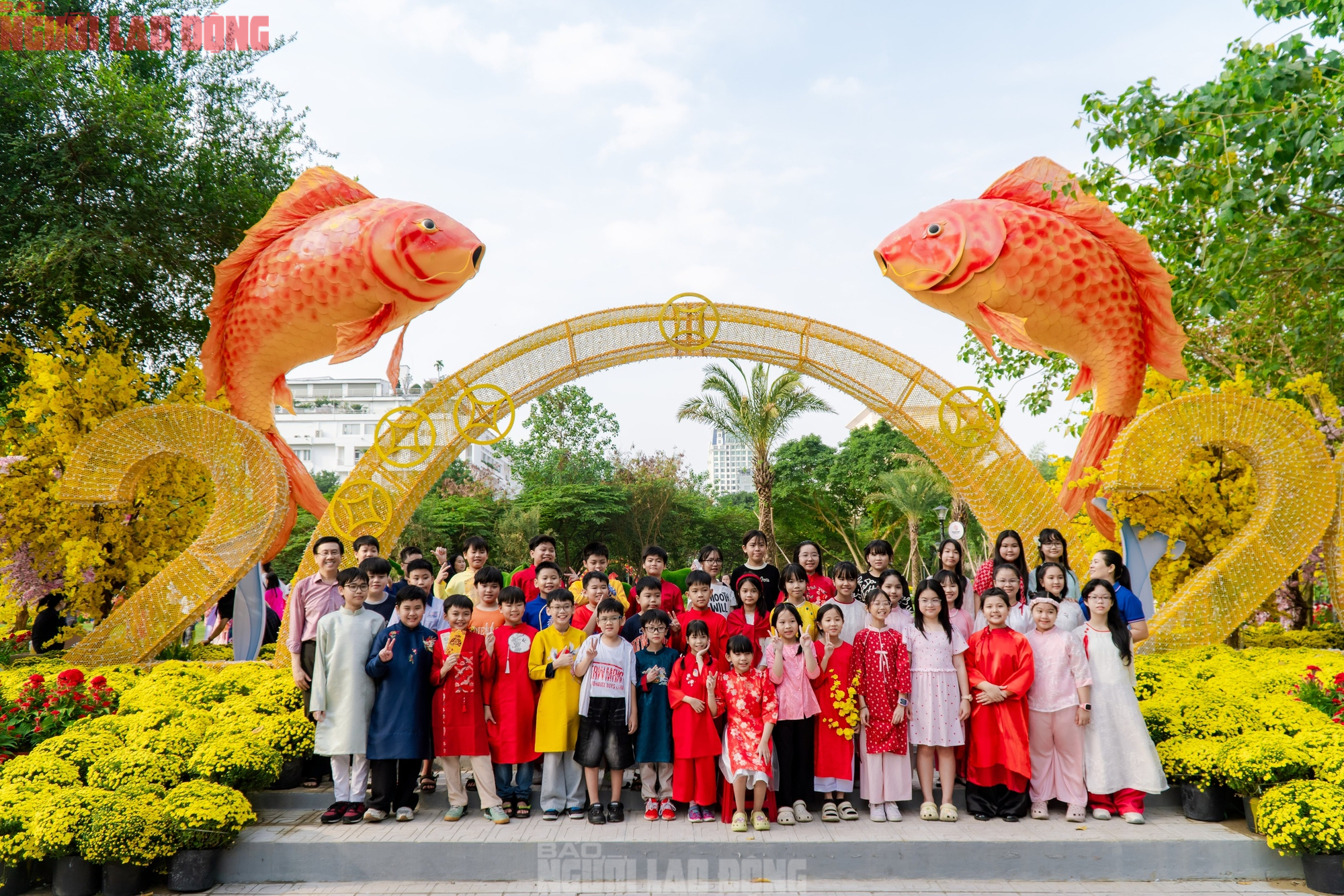 VIDEO: Những điểm "check-in" linh vật ngựa tại trung tâm TPHCM dịp Tết Bính Ngọ - Ảnh 12.