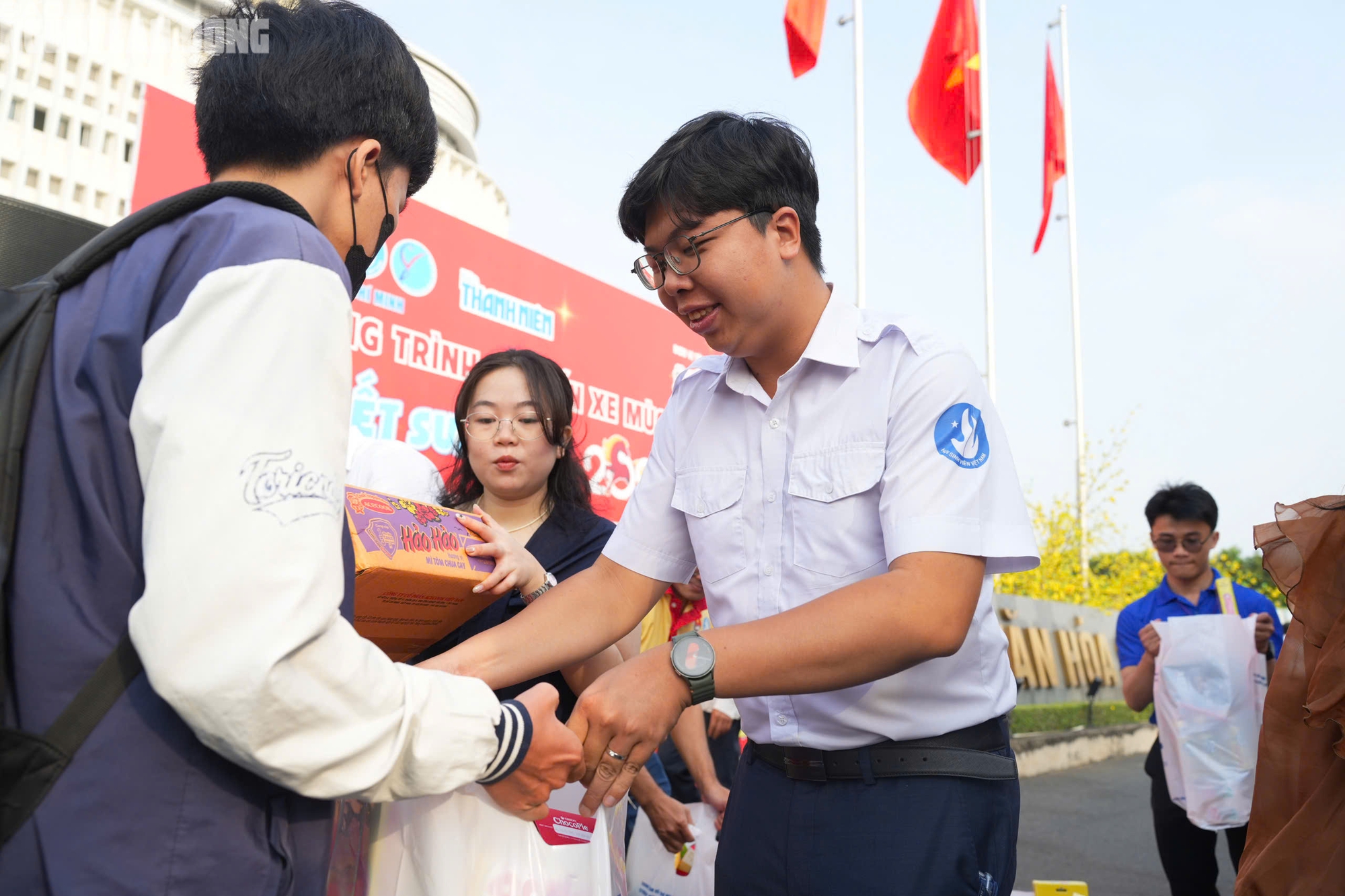 Những Chuyến xe m&ugrave;a xu&acirc;n 2026 đưa sinh vi&ecirc;n ngh&egrave;o về qu&ecirc; ăn Tết miễn ph&iacute; - Ảnh 5.