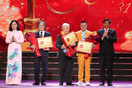 Nhạc sĩ CAO VĂN L&Yacute;: "Mai V&agrave;ng nh&acirc;n &aacute;i" tiếp sức cho h&agrave;nh tr&igrave;nh s&aacute;ng tạo - Ảnh 1.